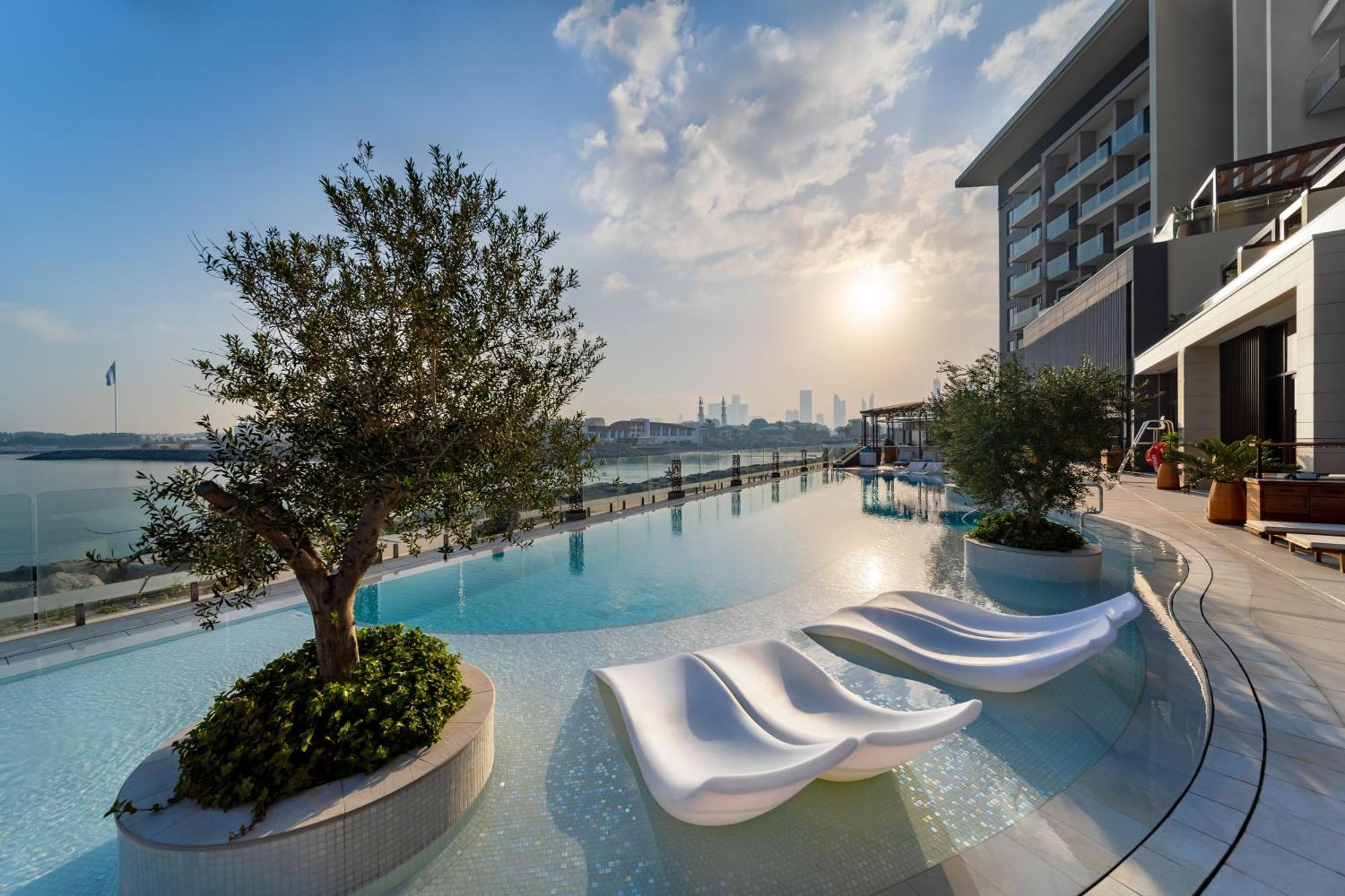 Hyatt Centric Jumeirah Dubai Exterior photo The swimming pool at the hotel